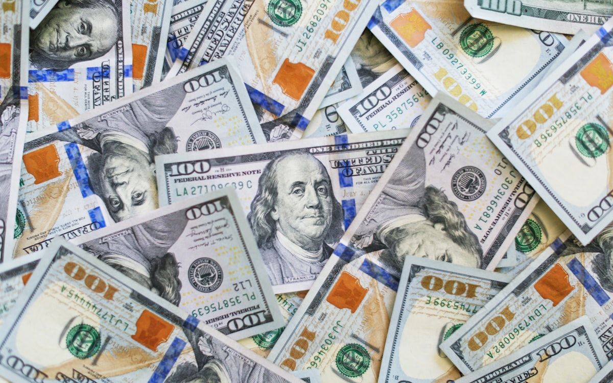 Dollar Index Slips as Treasury Yields Retreat From Highs